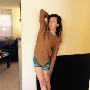 Long, ribbed mustard sweater.